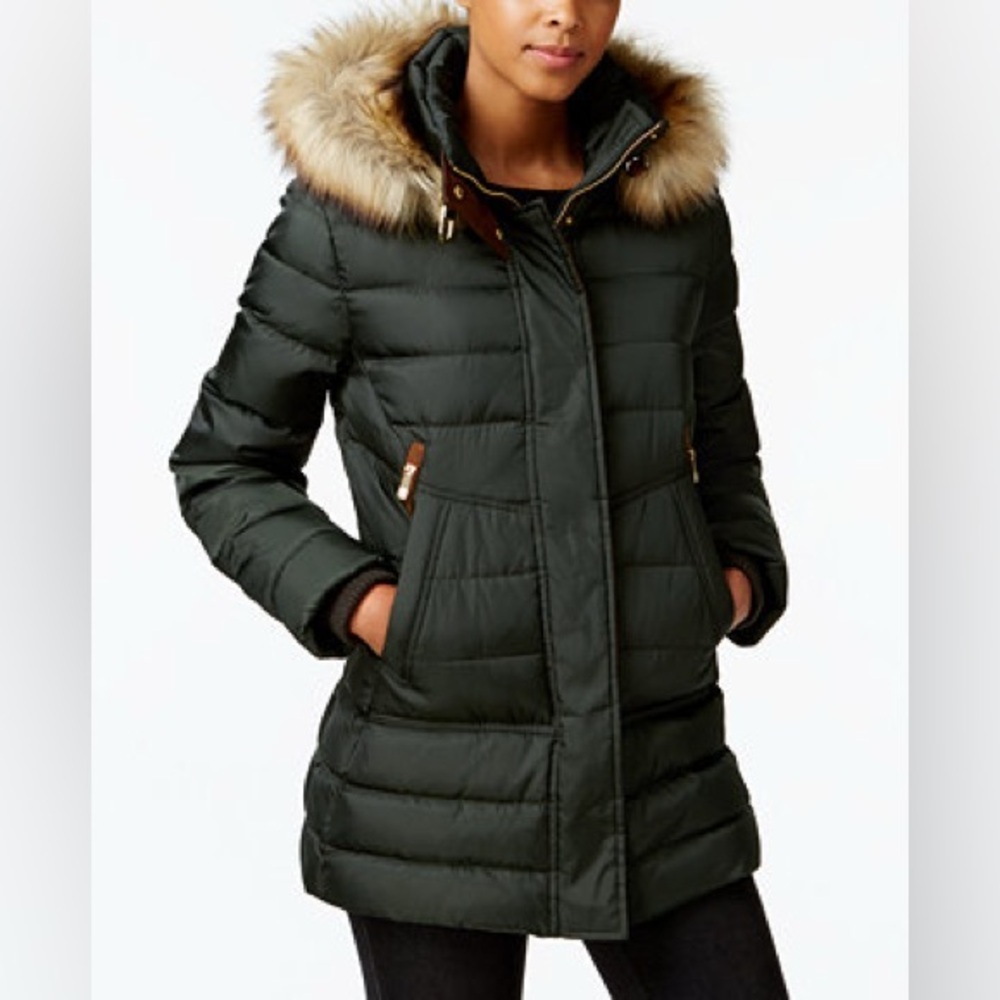 Vince Camuto Women's Green Down Filled Parka with Faux Fur Trim Hood medium